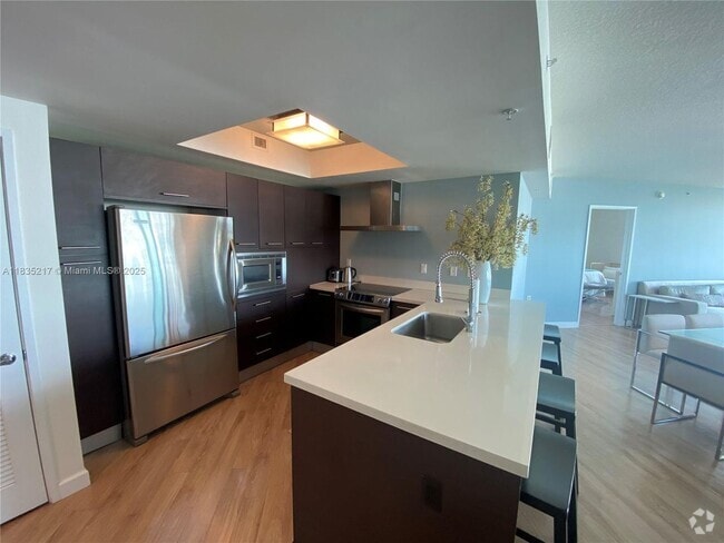Building Photo - 150 Sunny Isles Blvd Rental