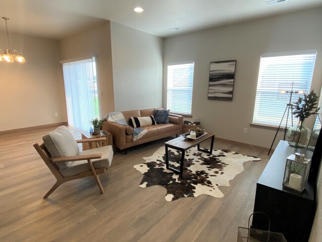 Building Photo - West Meadows Villas