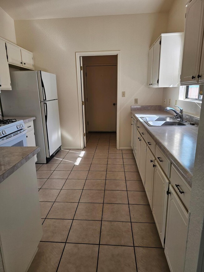 Photo - 4900 Loma Loop