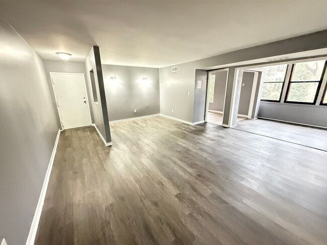 Building Photo - 9635 White Acre Rd Unit B4