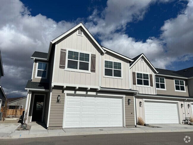 Building Photo - Modern 4/2.5 Townhome in Minden