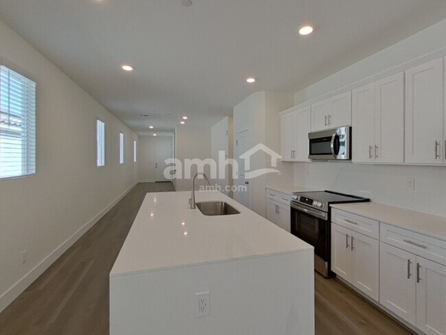 Photo - 901 English Primrose St