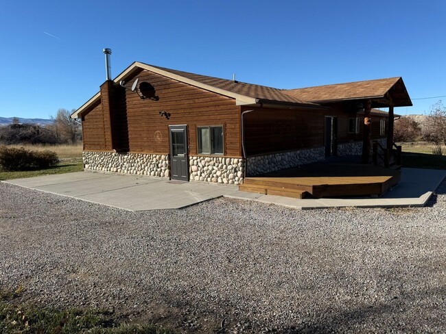 Photo - 3 Bed 2 Bath Large Semi-Rural Modern Beautiful Home