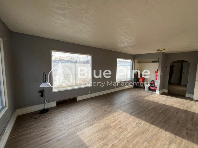 Photo - 236 W Young St Unidad 1