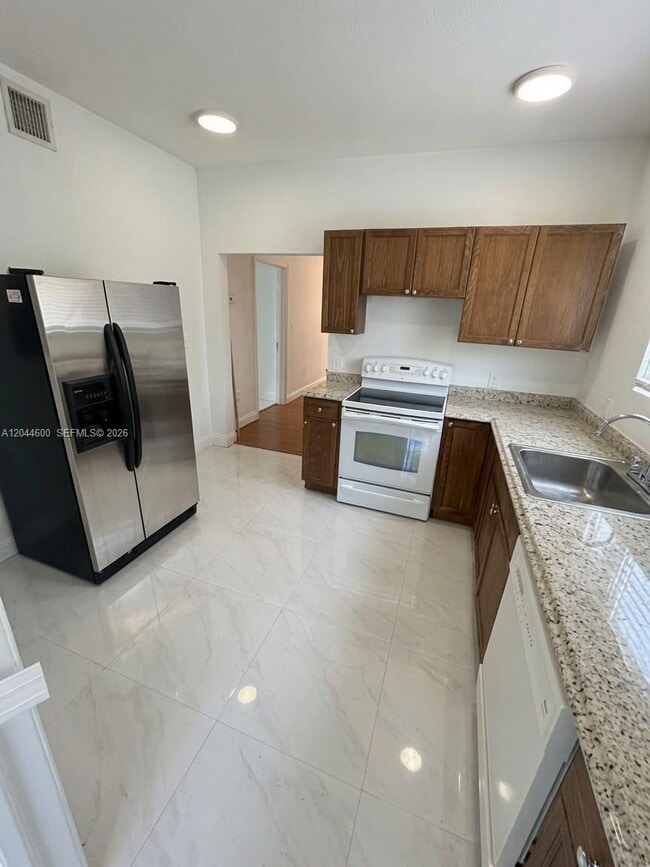 Photo - 1154 W 25th St Unit 0