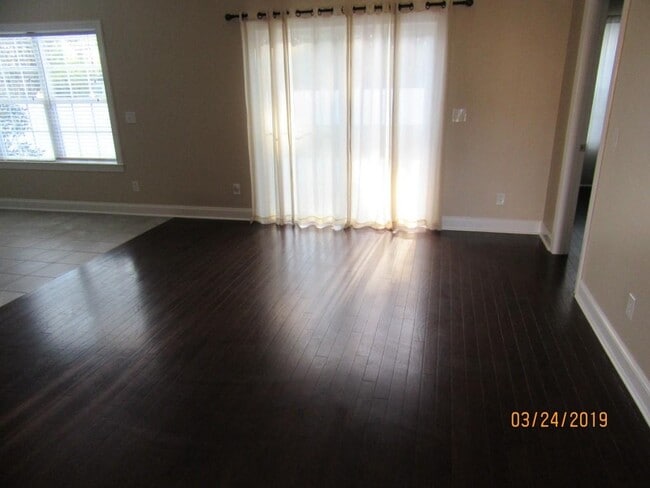 Photo - 104 Belclare Way