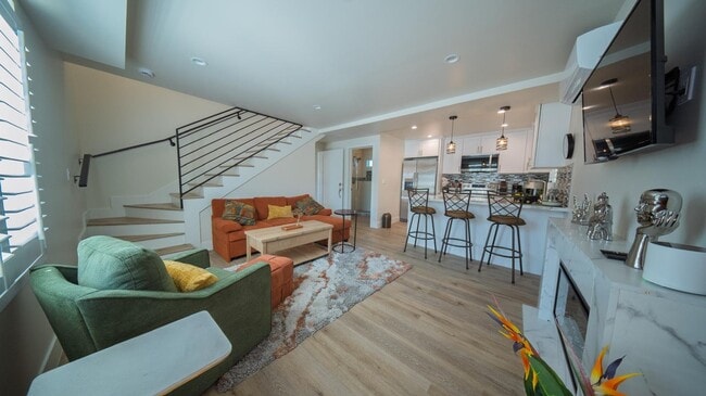 Photo - 1541 W 65th St