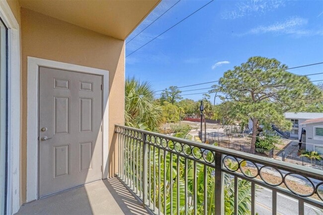 Photo - 1268 11th St Unidad 2302