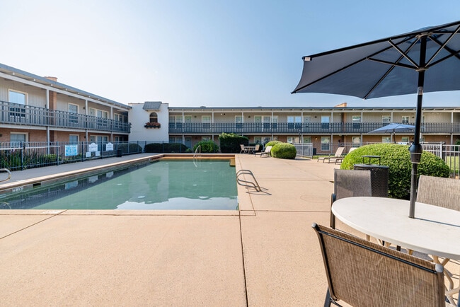 Photo - Courtyard on Main