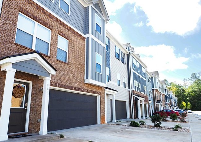 Townhouse Entrance - Knox Ridge Apartments