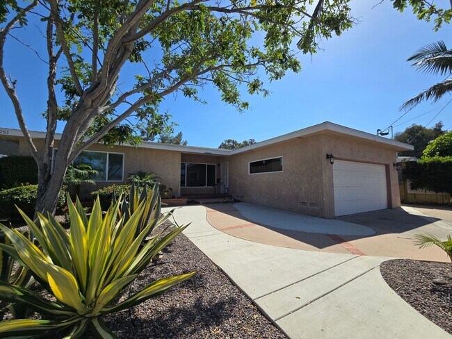 Building Photo - 5BD/3BA on Adobe Dr!! Rental