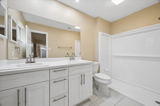 Photo - 15710 Thunderbay Dr