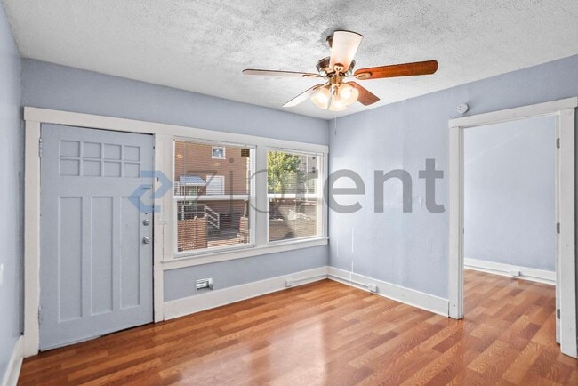 Building Photo - Unit