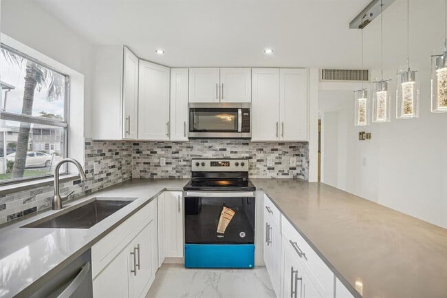 Photo - 100 Monaco Ct