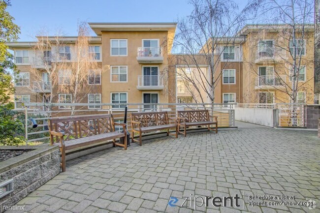 Building Photo - 1 br, 1 bath Condo - 301 Crescent Court, S...