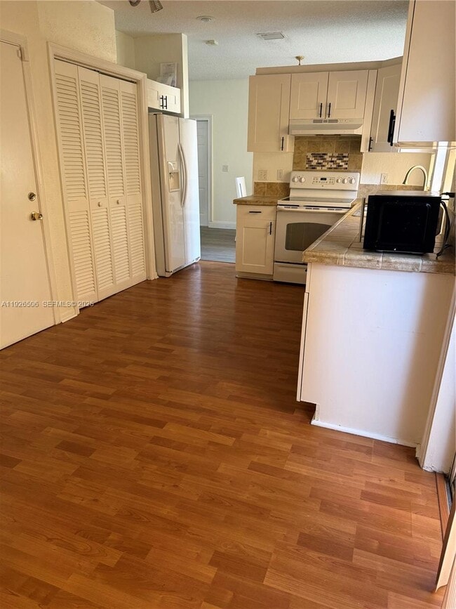 Photo - 11383 Lakeview Dr