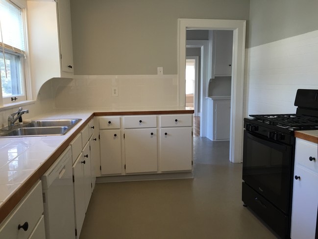 Kitchen - 5020 Virginia Ave Unit #1