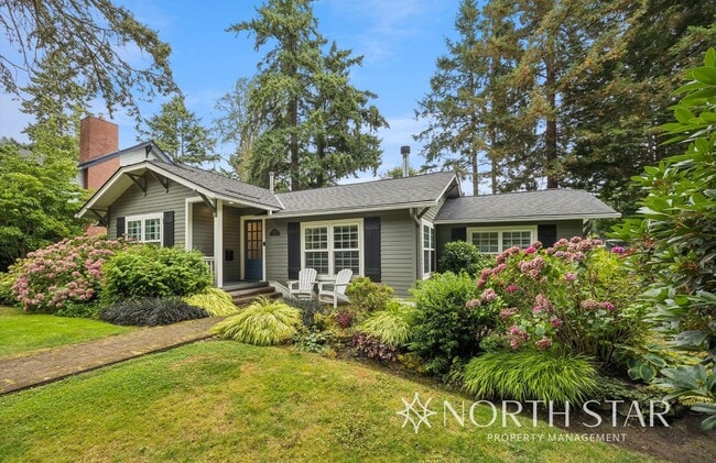 Building Photo - Charming 4-Bedroom Cottage in the Heart of... Rental