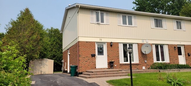 Building Photo - 75 Dalehurst Dr Unit B