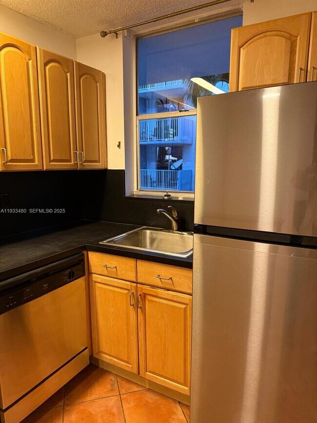 Photo - 1801 S Treasure Dr Unidad 320