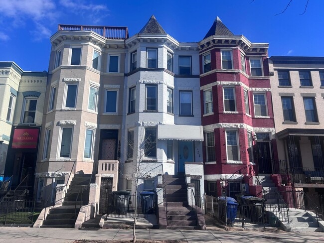 Building Photo - 1621 1st St NW Unit 1