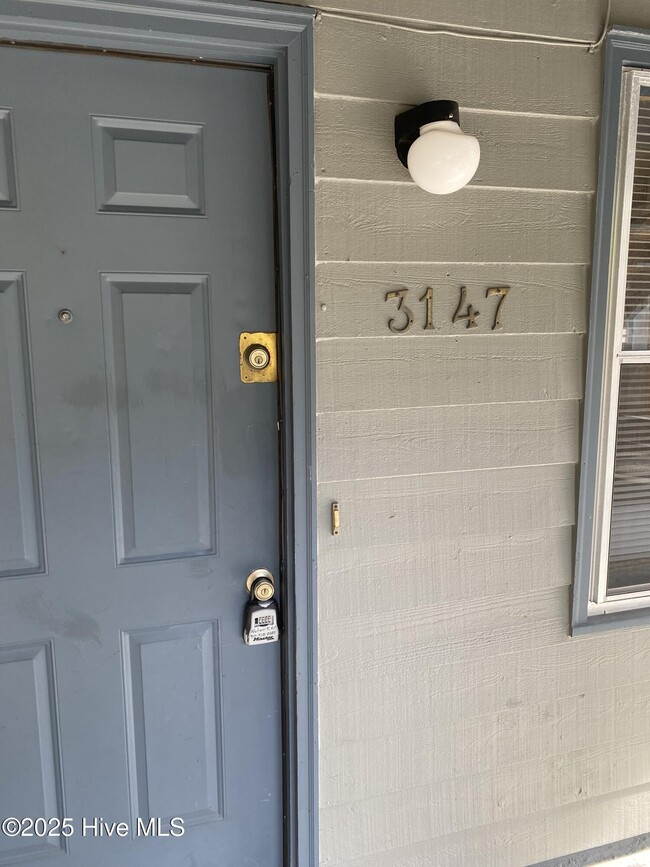Photo - 3147 Caswell St