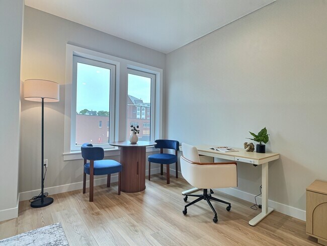 1305 HYDE PARK