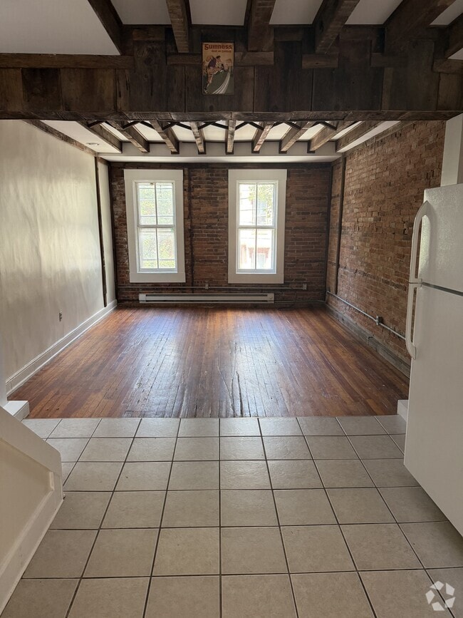Building Photo - 217 Briggs St Rental