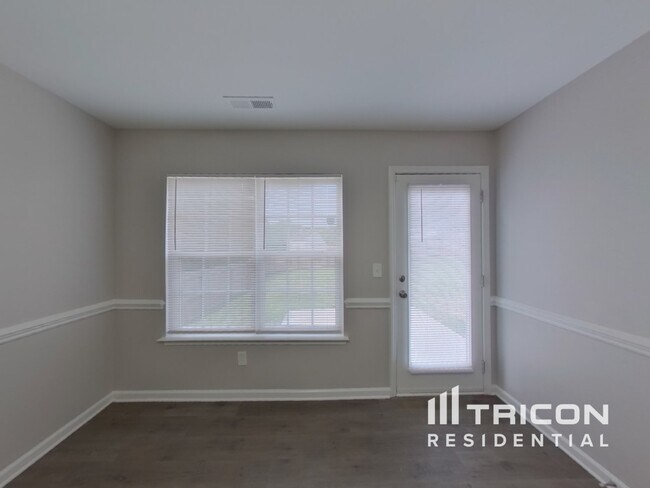 Photo - 1392 Zered Pl NW