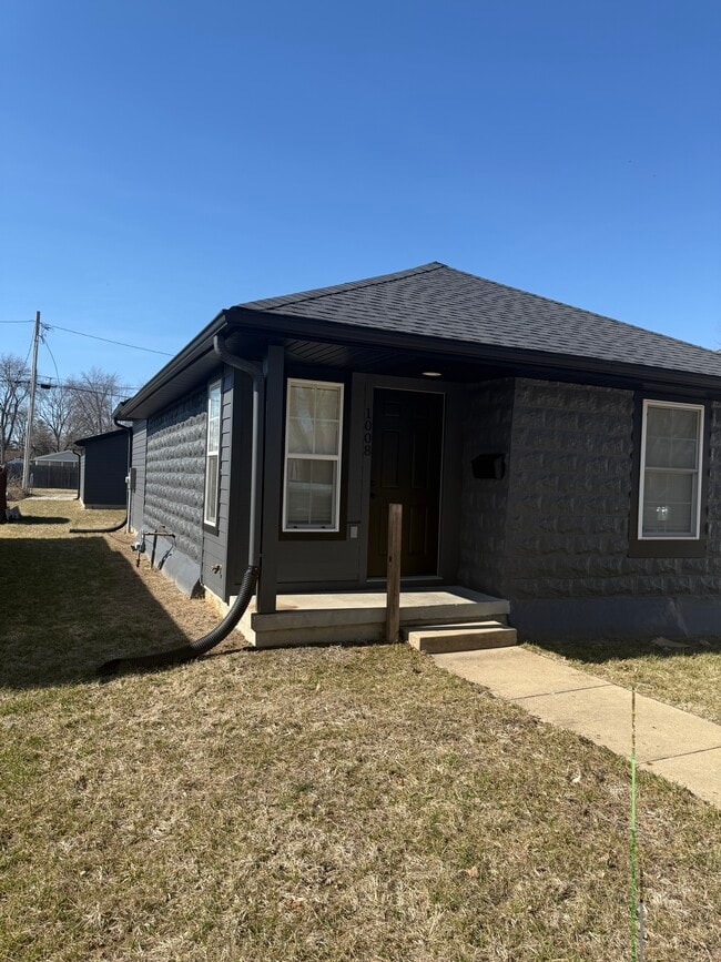 Photo - 1008 Milroy St