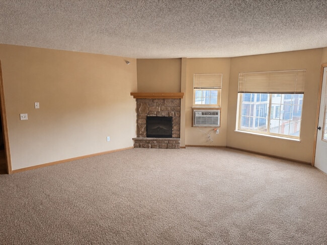 2B 2B Living room J