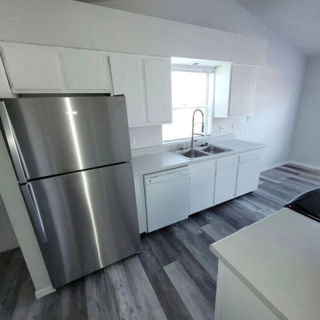 Photo - 2323 W Osterhout Ave Unidad 3