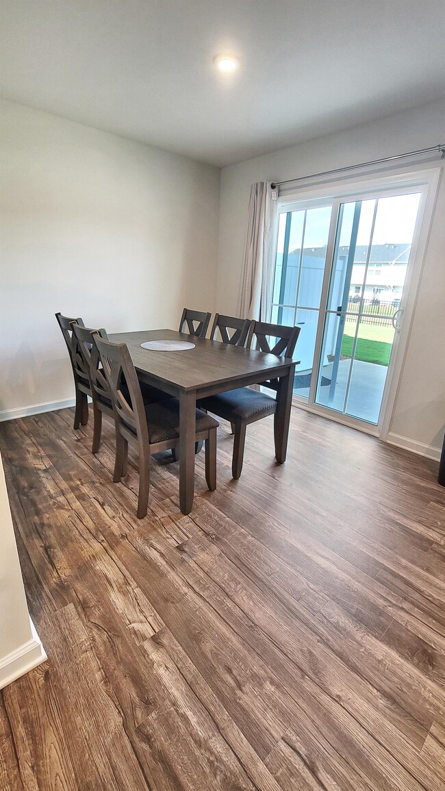 Photo - 145 Fernside Ct