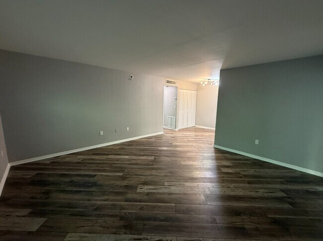 Photo - 5800 Hollywood Blvd