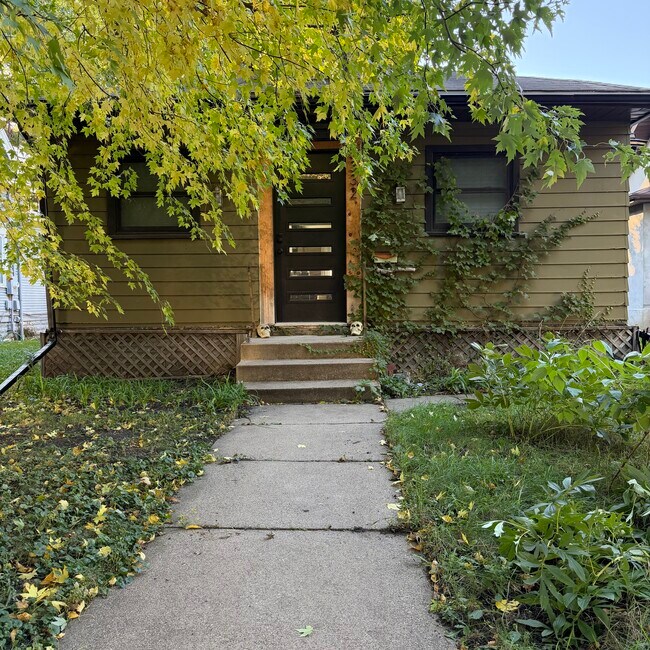 Building Photo - 3332 S 32nd Ave