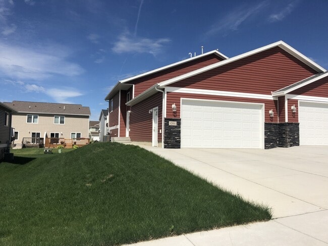 Building Photo - Quality Built Twinhome North Bismarck 2Bedroom 1 1/2 Bath SORRY NO PETS!!