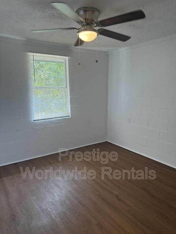 Photo - 104 Moore St