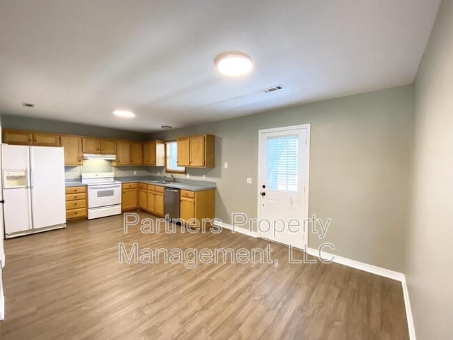 Photo - 831 N 54th Ave
