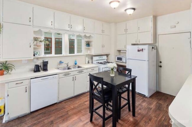 Building Photo - 2026 Lombard Ave Unit #2