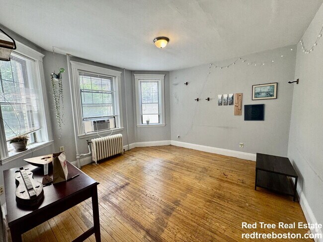 Building Photo - 6 Sutherland Rd Unit 3 Rental
