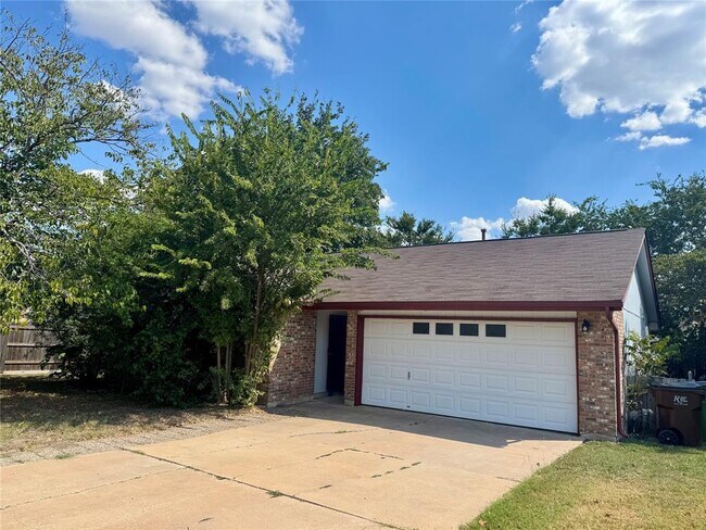 Photo - 1203 Yorkshire Ln