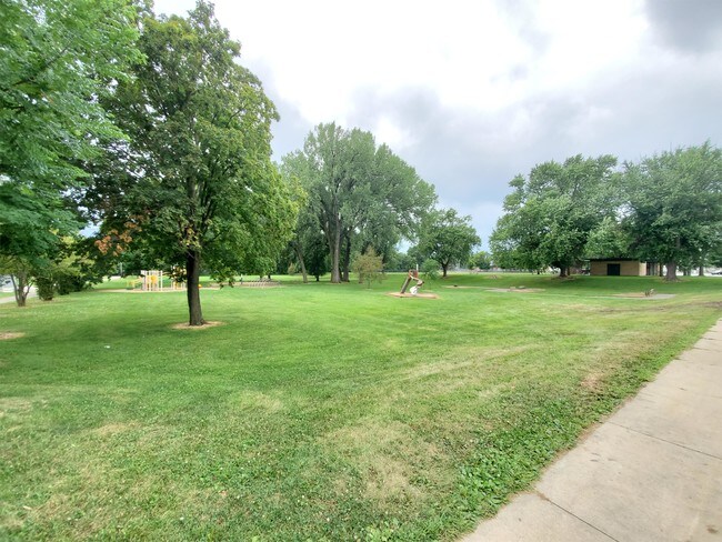 Photo - 707 7th St NW