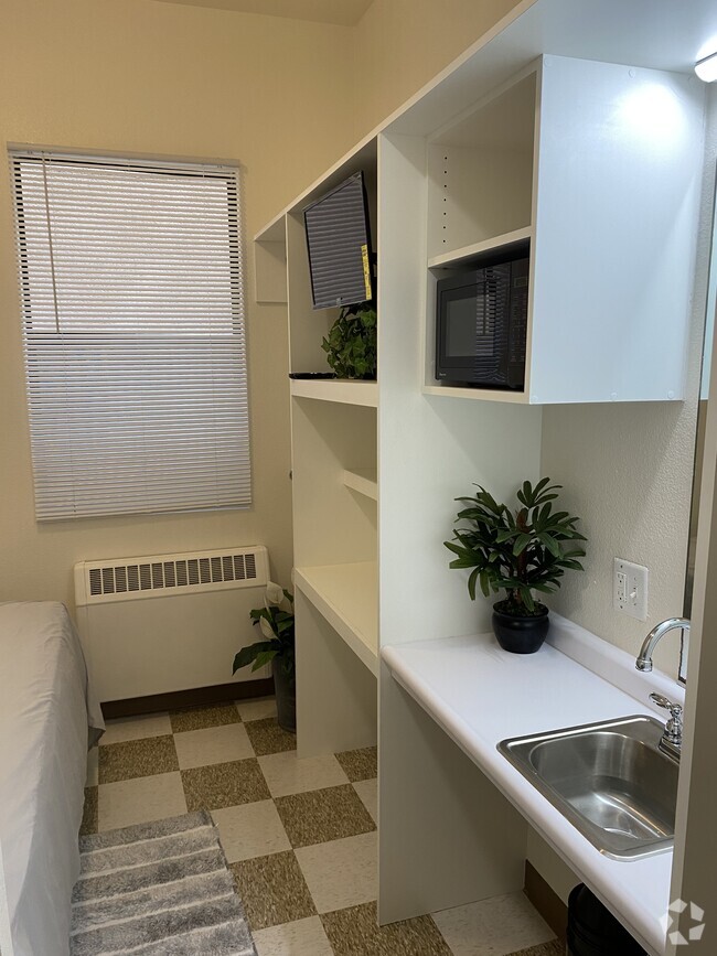 Standard remodeled unit - Peachtree Inn Rental