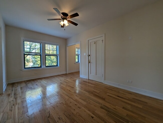 2954 N Seminary Ave Unit 3