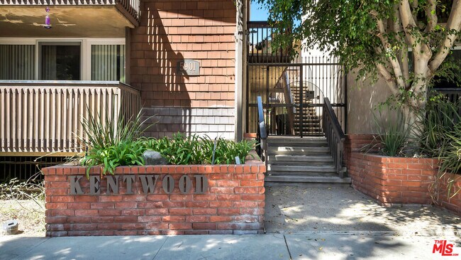5901 Canterbury Dr Unit 21