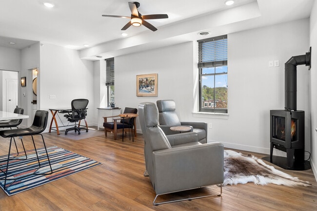 Photo - 517 2nd St Unidad 303