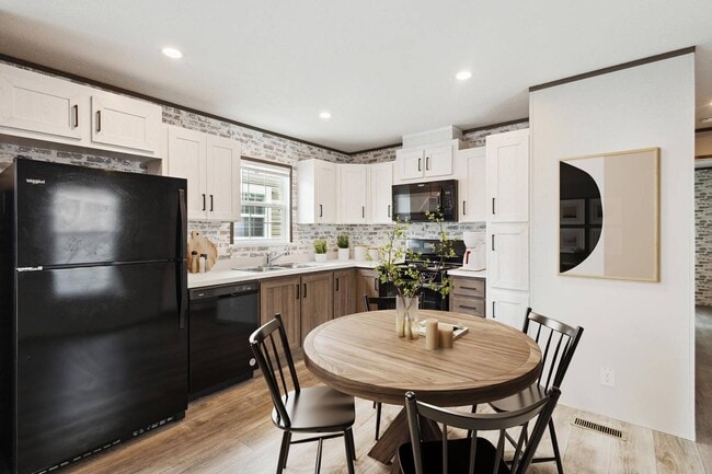 Photo - 22 New Yorker Blvd