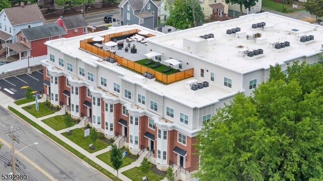 Building Photo - 70 Ridgedale Ave Unit 303