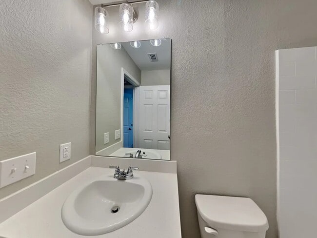 Photo - 315 E 9th St