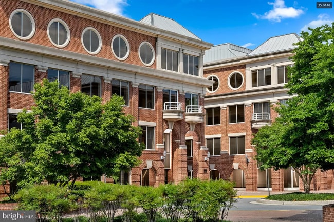 Photo - 635 Slaters Ln Unidad 304